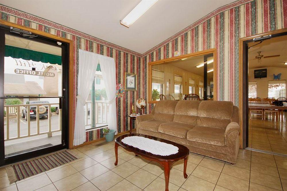Oak Hill Inn And Suites Tahlequah Esterno foto