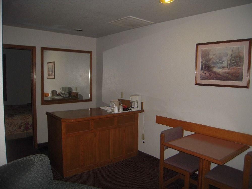 Oak Hill Inn And Suites Tahlequah Esterno foto