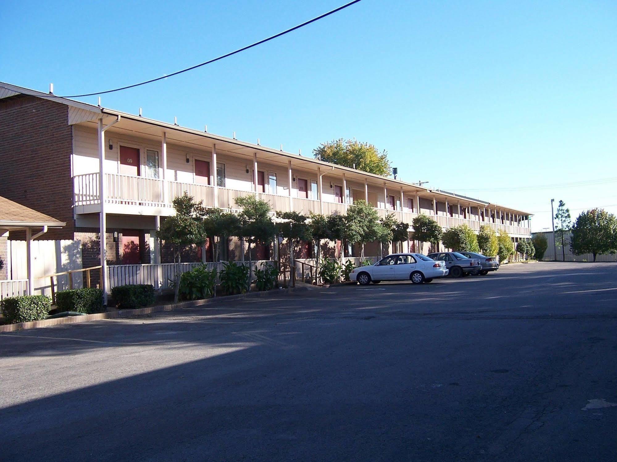 Oak Hill Inn And Suites Tahlequah Esterno foto