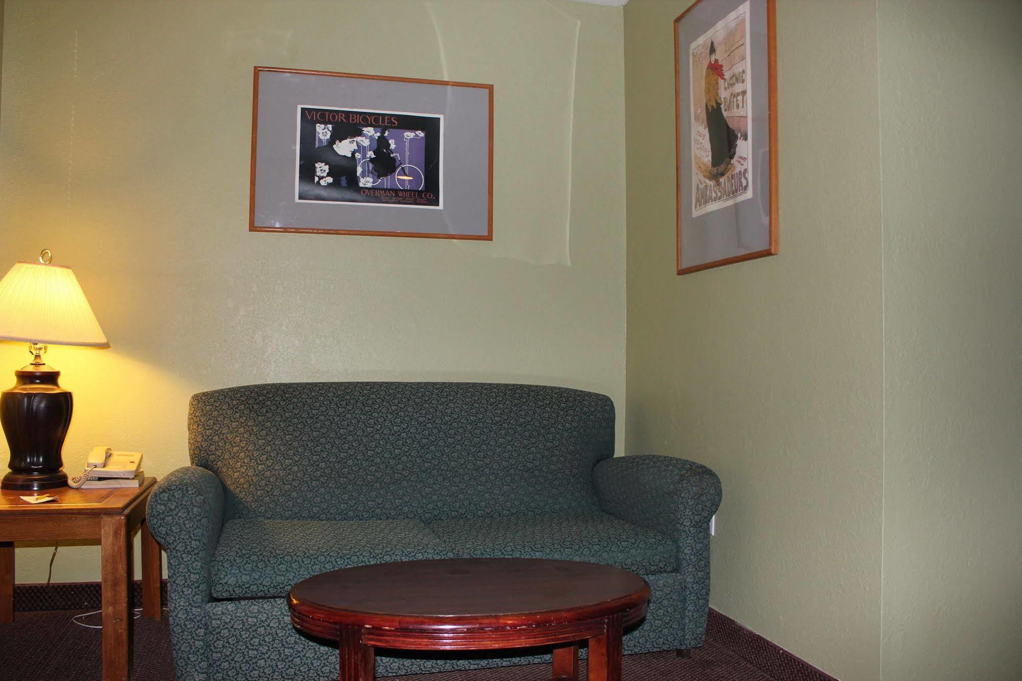 Oak Hill Inn And Suites Tahlequah Esterno foto