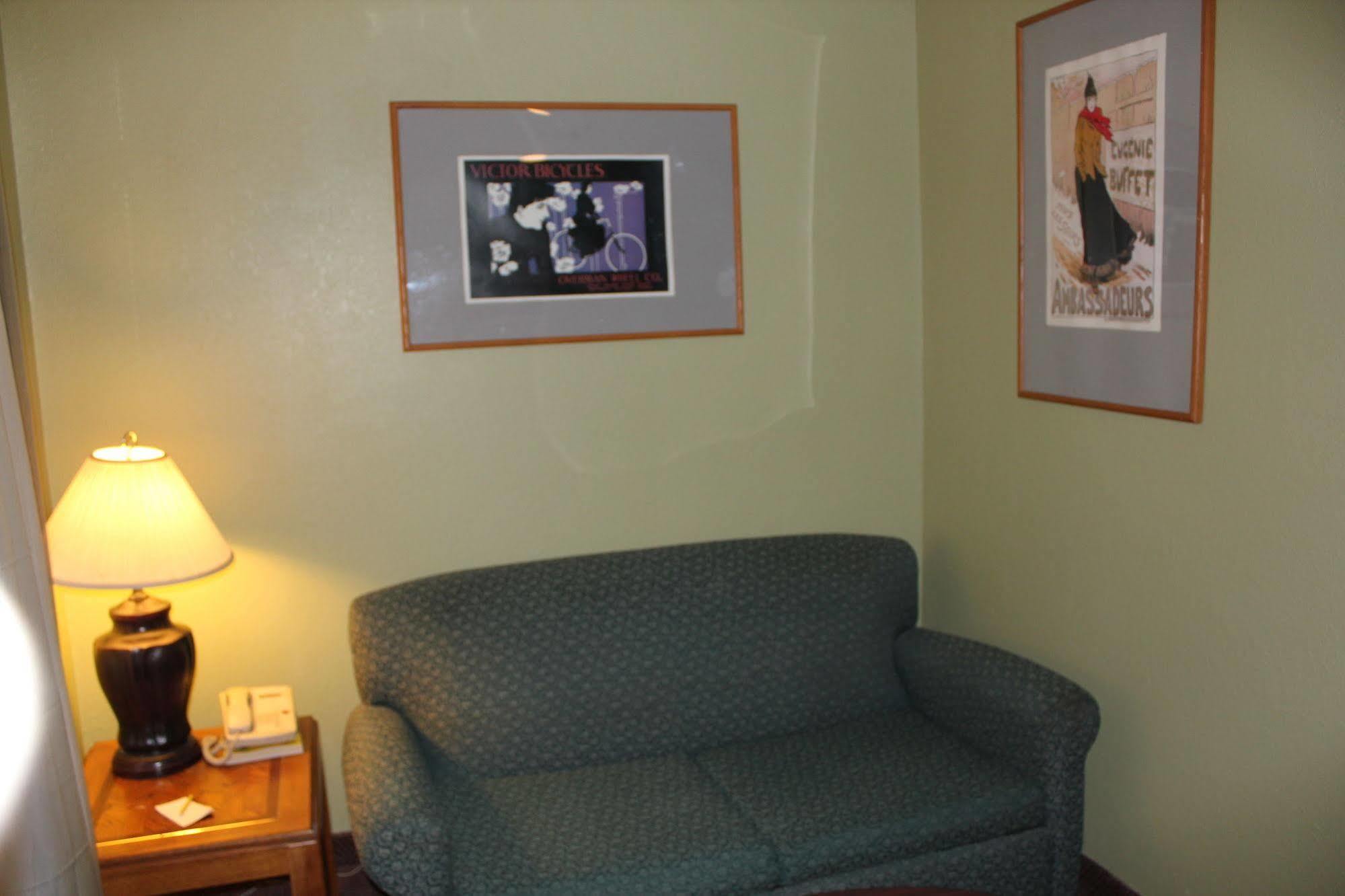 Oak Hill Inn And Suites Tahlequah Esterno foto