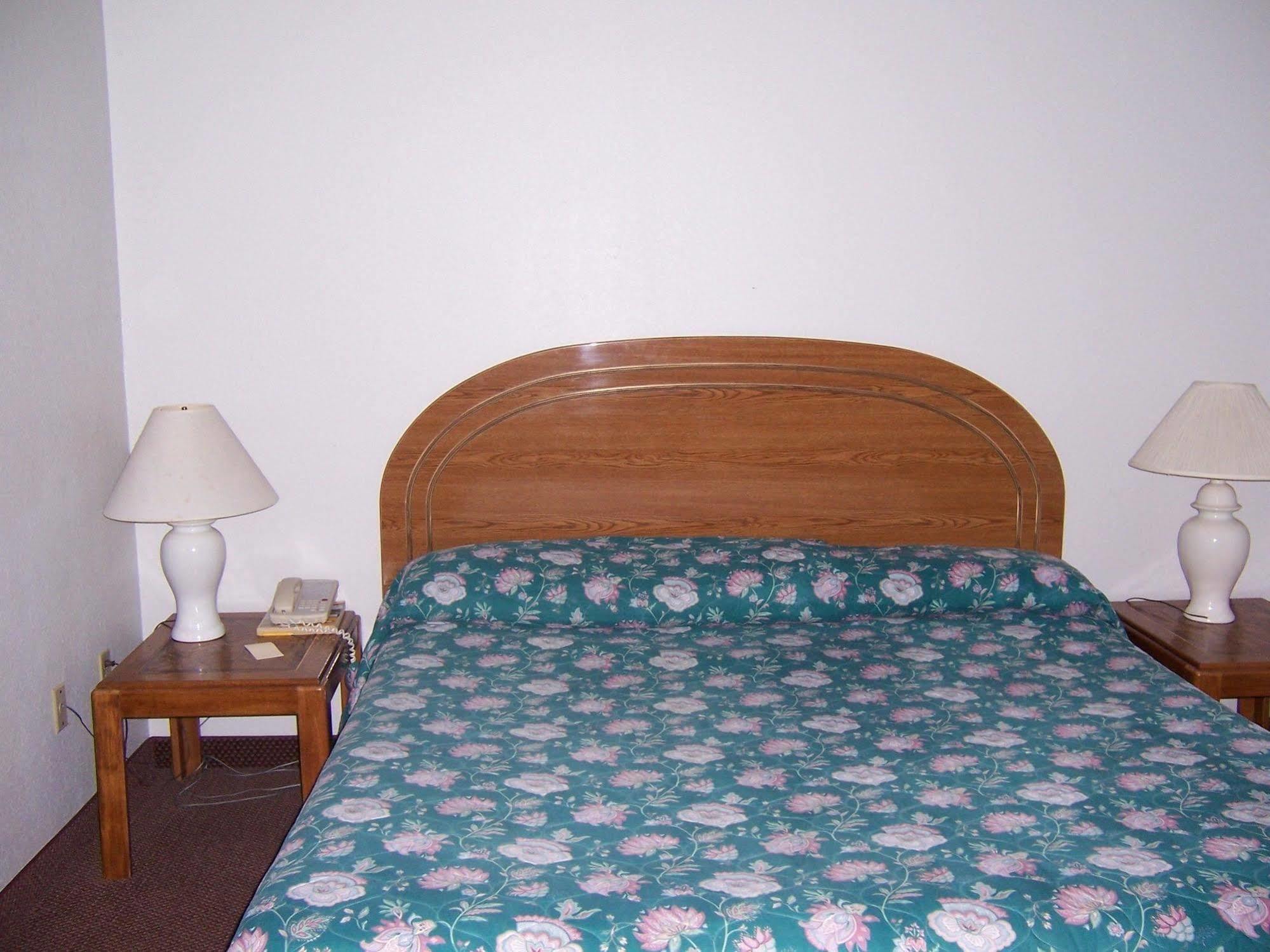 Oak Hill Inn And Suites Tahlequah Esterno foto