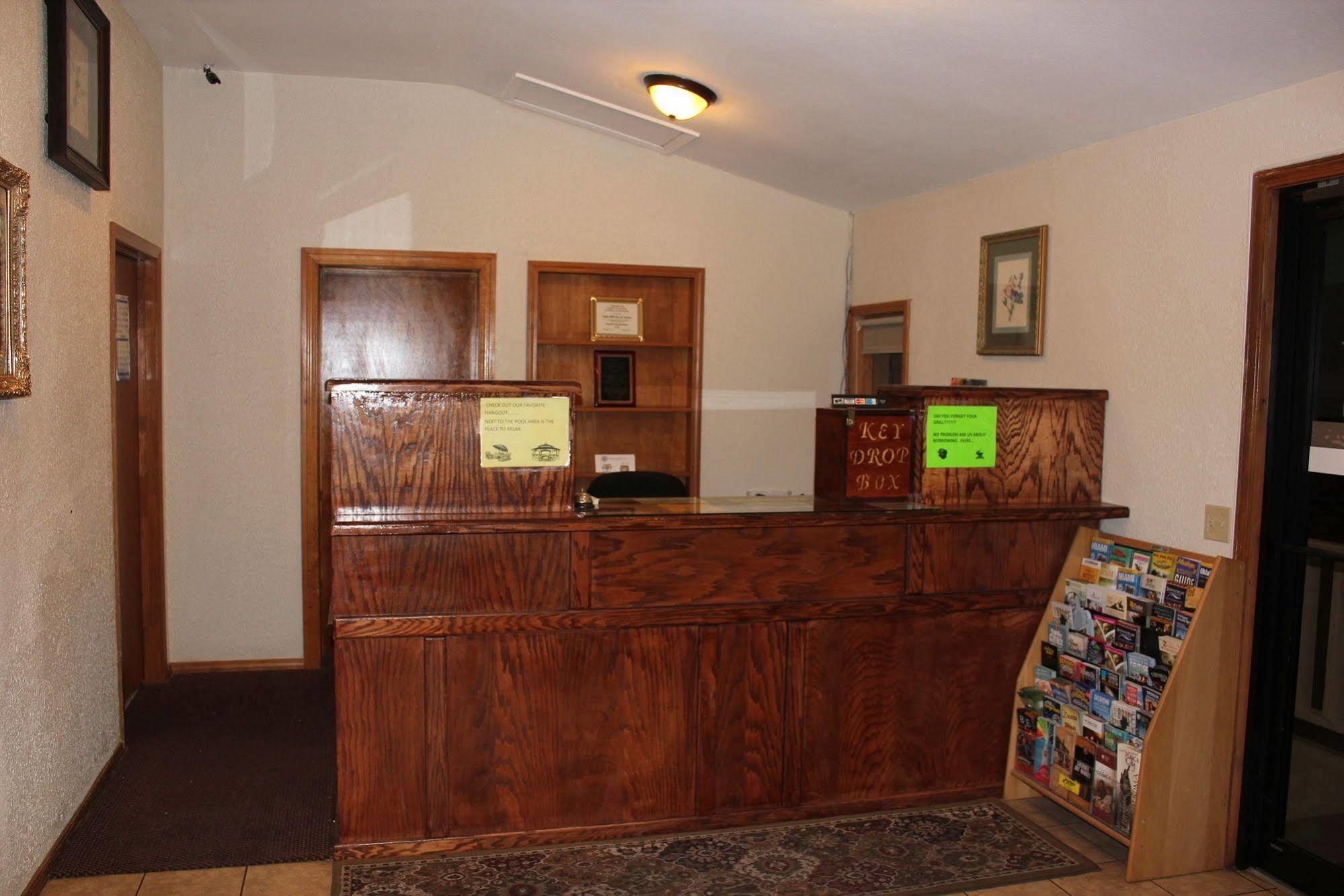 Oak Hill Inn And Suites Tahlequah Esterno foto
