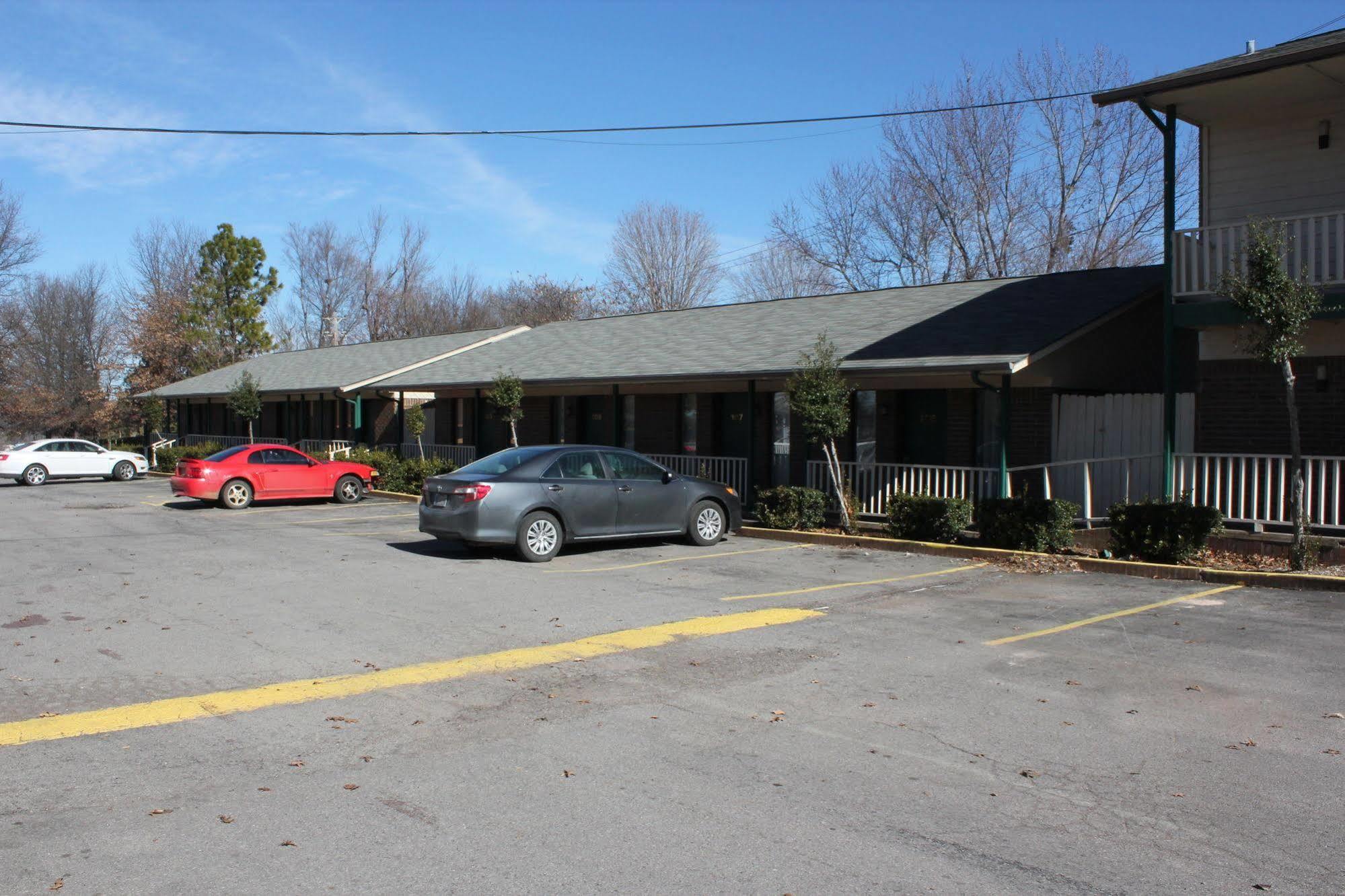 Oak Hill Inn And Suites Tahlequah Esterno foto