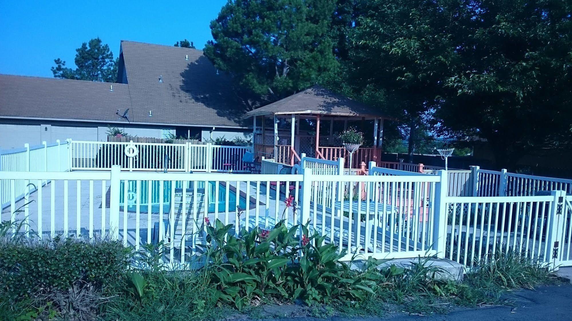 Oak Hill Inn And Suites Tahlequah Esterno foto
